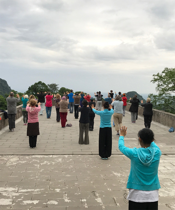 qigong auf dem dach einer firma